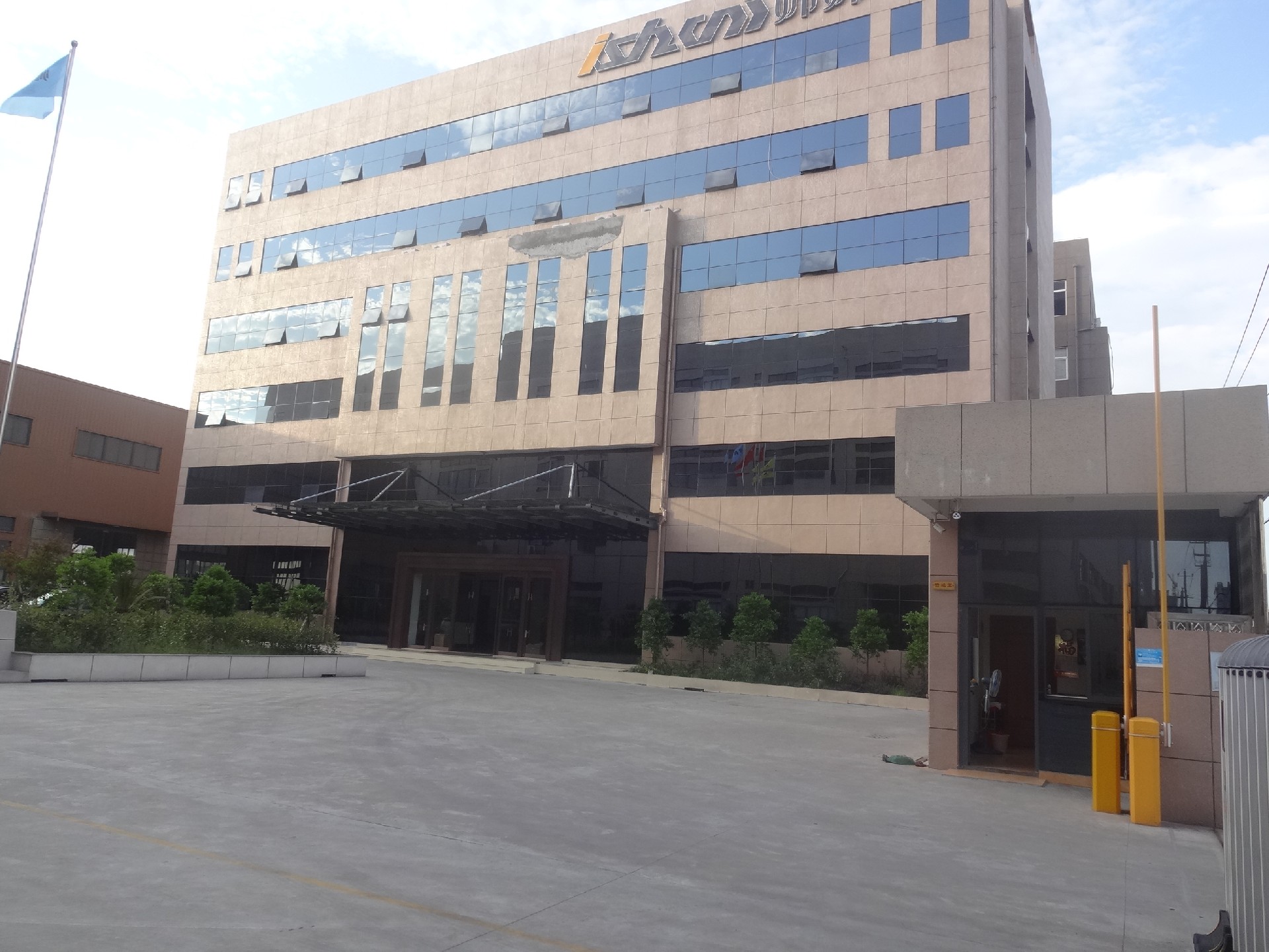 1614840079137216.jpg 辦公樓.JPG